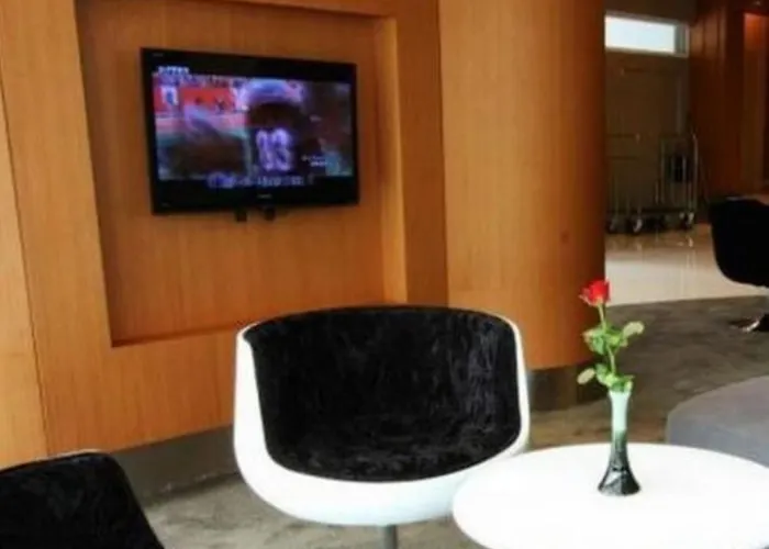 Papa Siriraj Hotel
