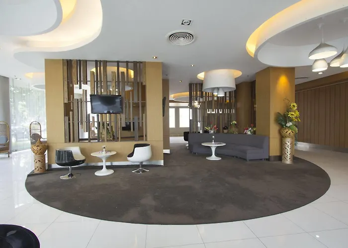 Hotel Papa Siriraj 3*