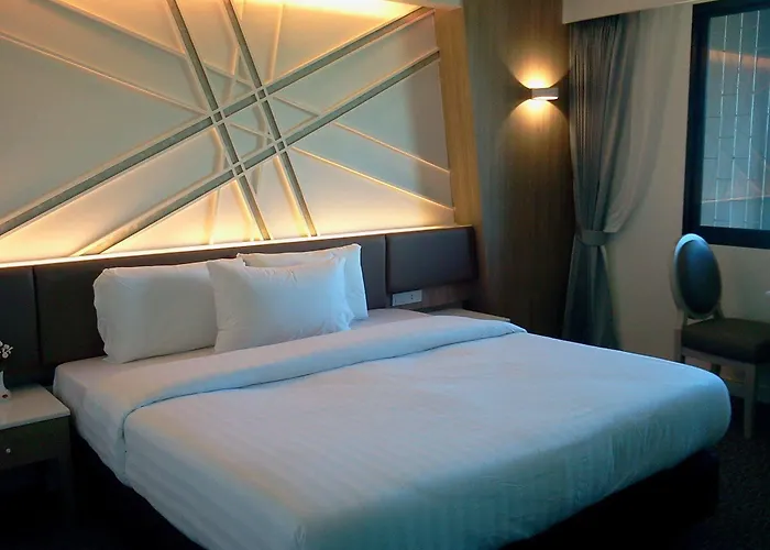 Papa Siriraj Hotel